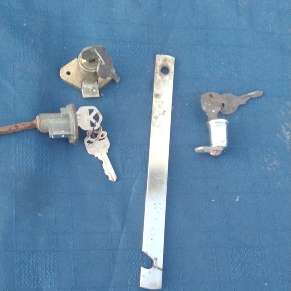 Cabinet Case Door Locks(3) &Lockout Pick - Picture 1 of 5